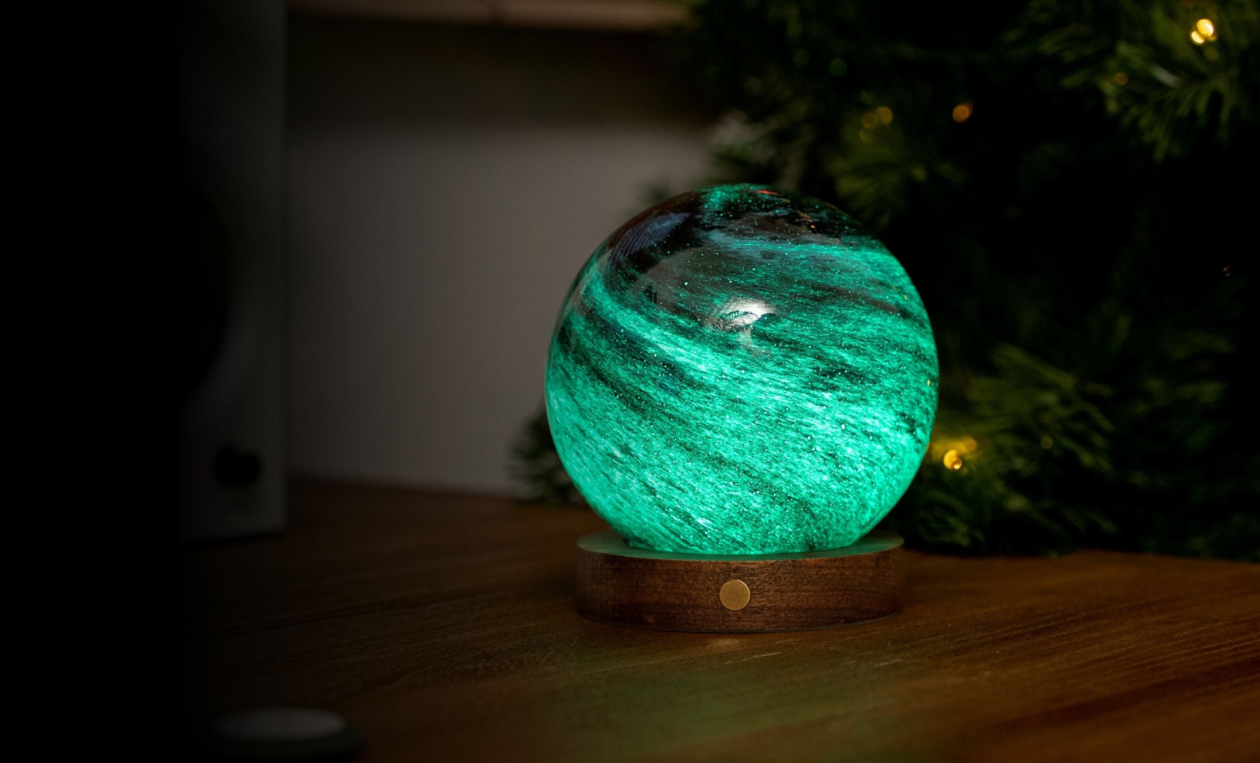 Gingko Design AstraGlass Light – LED bordlampe i håndmalet glas