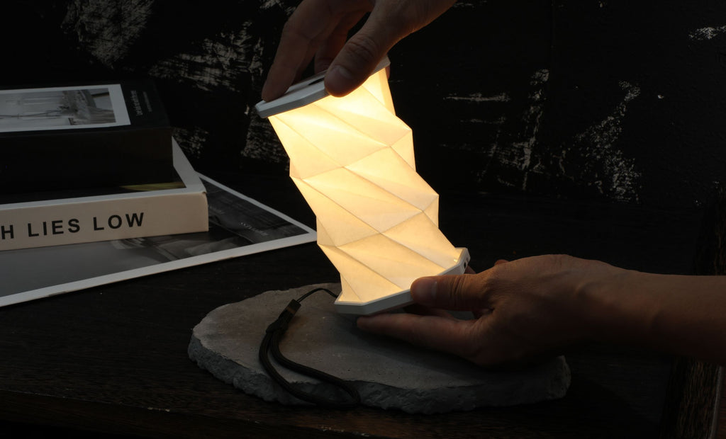 Mini Hexagon Twist Lamp – Elegant LED Design in Solid Wood