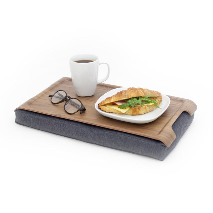 Laptray Mini - Skridsikker bakke i valnøddetræ med pude (salt/peber) - Lille