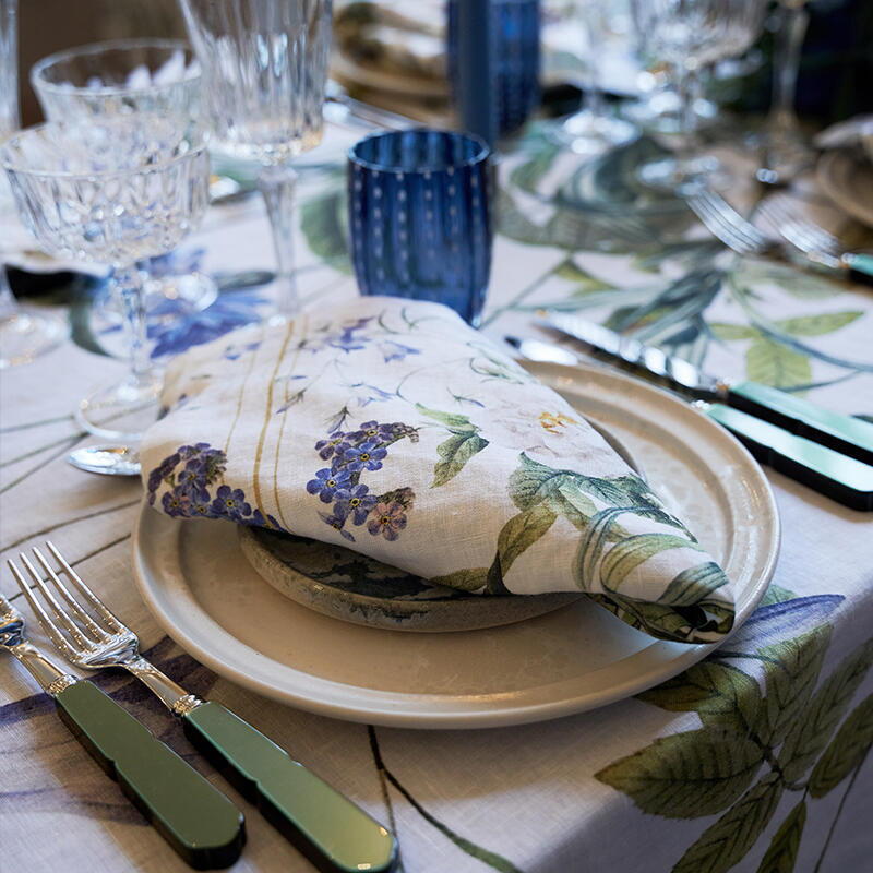 Tischdecke - Koustrup & co. - Blue Flower Garden - 145x220cm - 100% Leinen - Design Jim Lyngvild