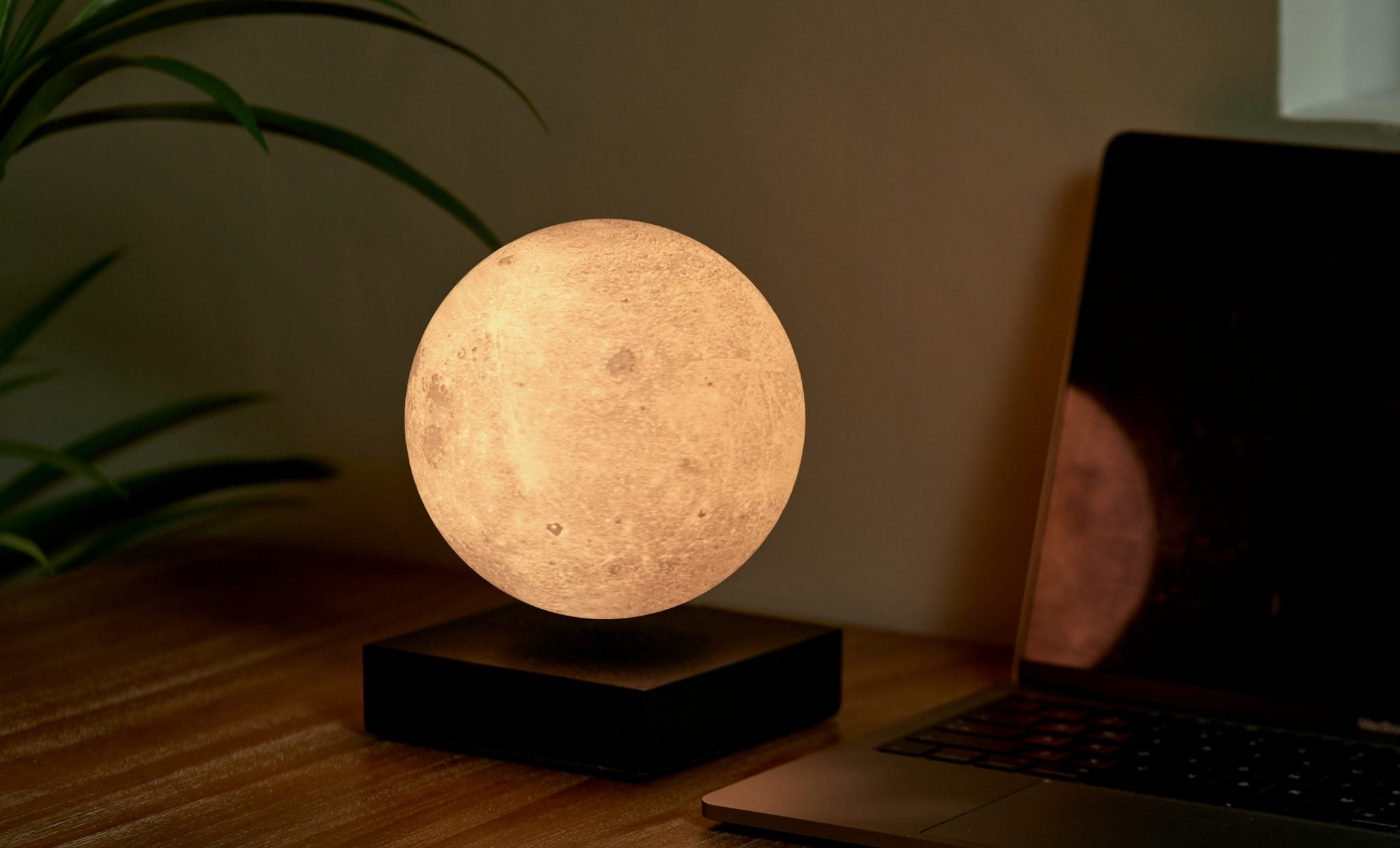 Gingko Design - Smart Moon Lamp