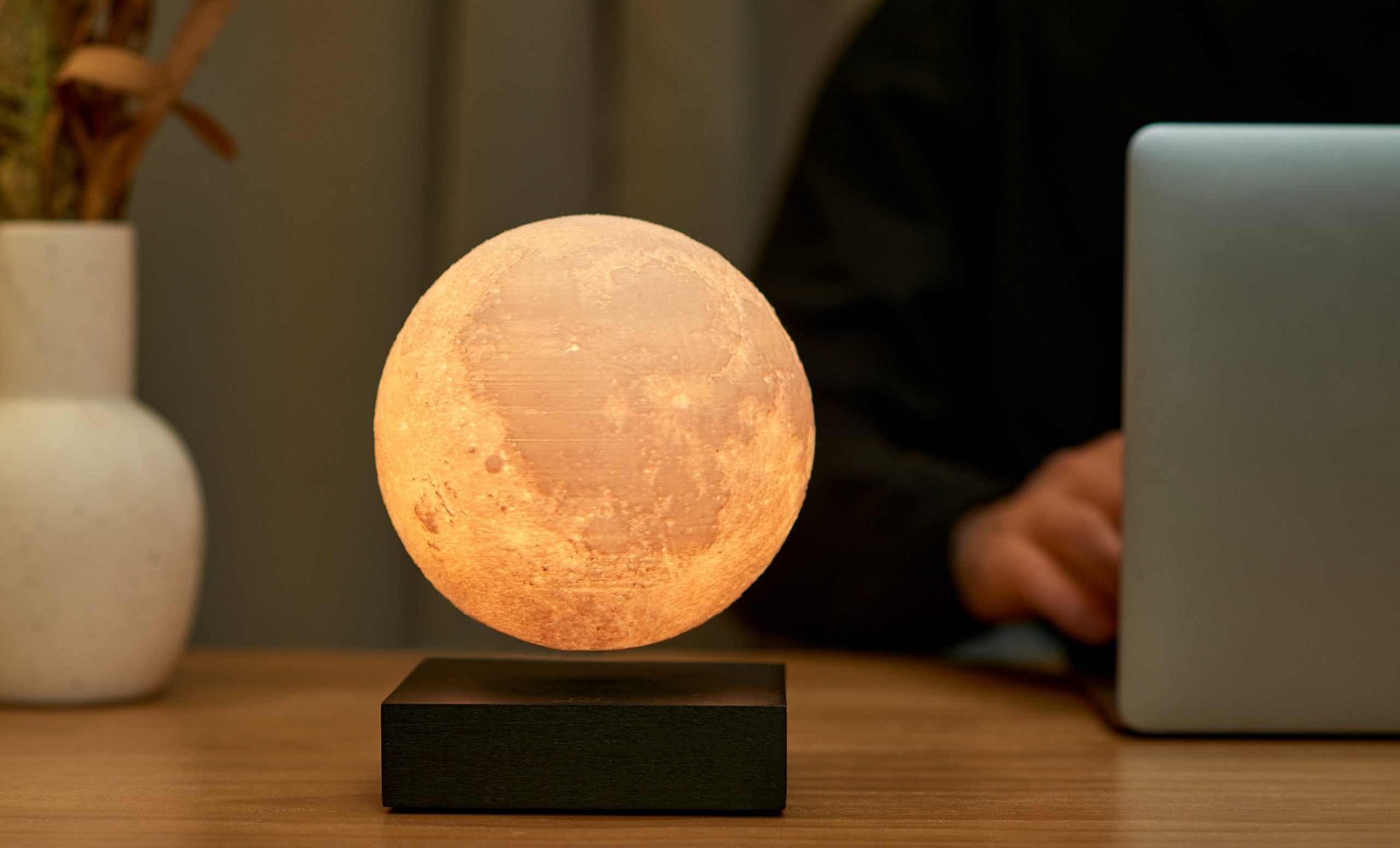 Gingko Design - Smart Moon Lamp