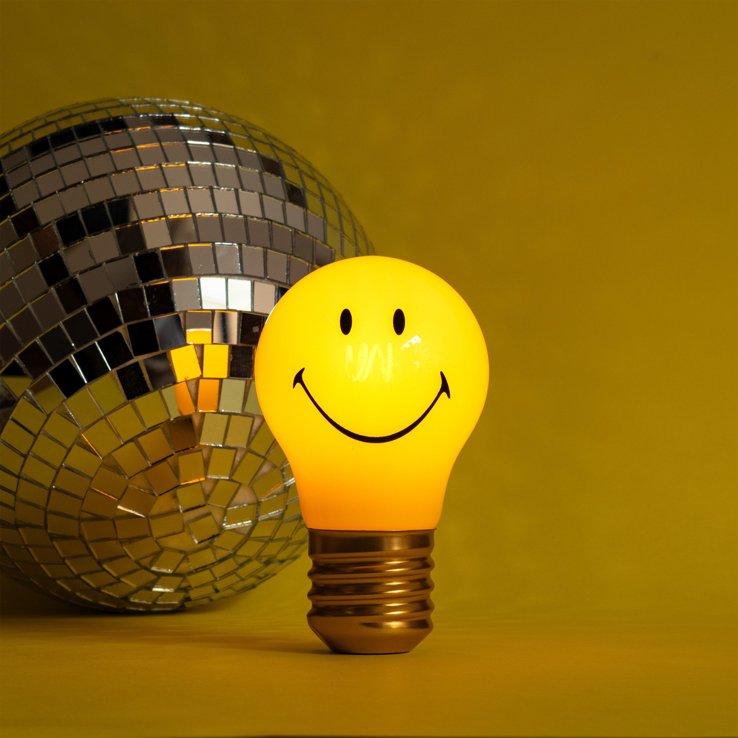 Smiley – Wiederaufladbare Glühbirne – SuckUK