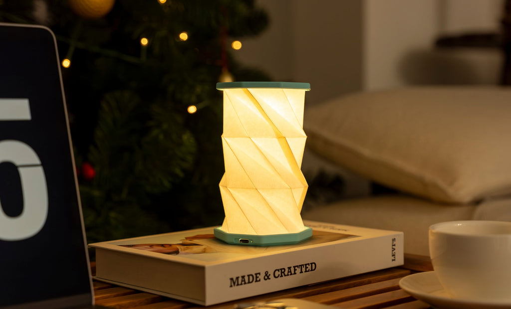 Mini Hexagon Twist Lamp – Elegant LED Design in Solid Wood