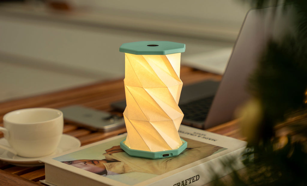 Mini Hexagon Twist Lamp – Elegant LED Design in Solid Wood