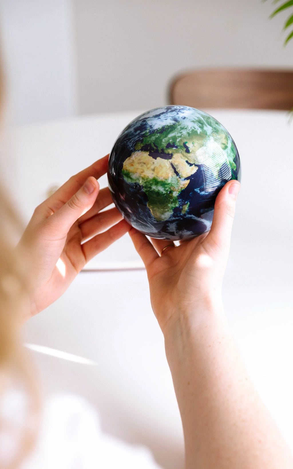 MOVA Globe - Rotating Globe Powered by Solar Cells - Earth with Clouds