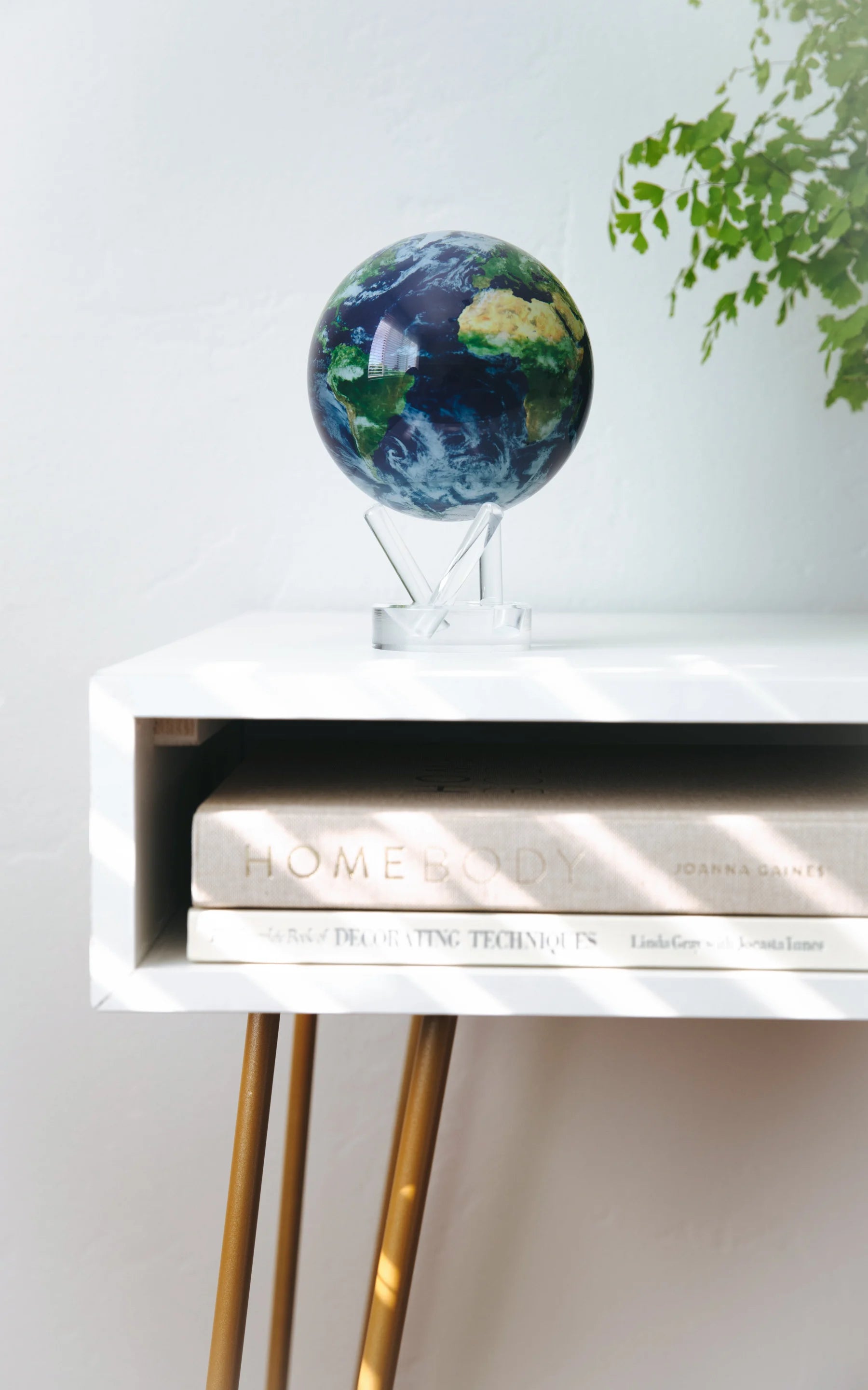 MOVA Globe - Rotierender Globus, angetrieben durch Solarzellen - Erde mit Wolken
