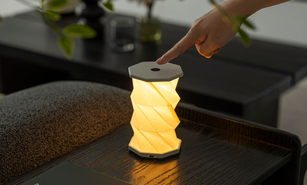 Mini Hexagon Twist Lamp – Elegant LED Design in Solid Wood
