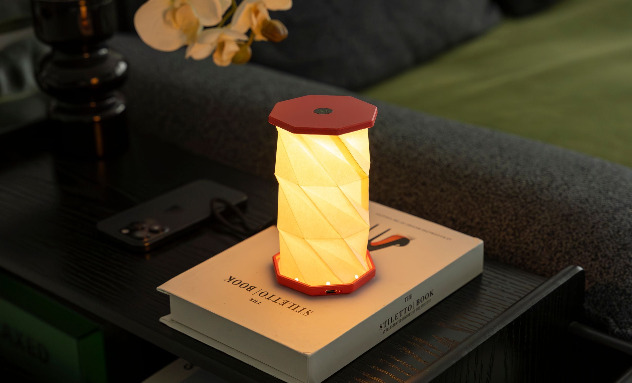 Mini Hexagon Twist Lamp – Elegant LED-design i massivt træ