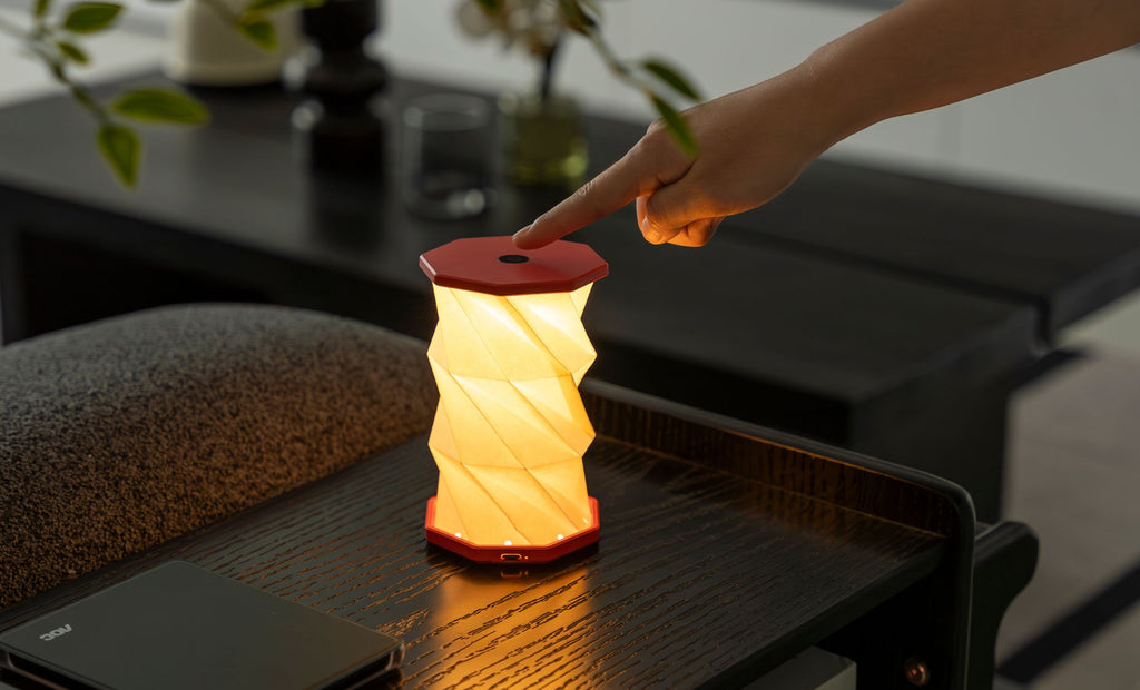 Mini Hexagon Twist Lamp – Elegant LED Design in Solid Wood