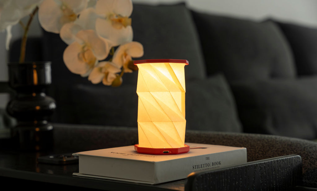 Mini Hexagon Twist Lamp – Elegant LED Design in Solid Wood