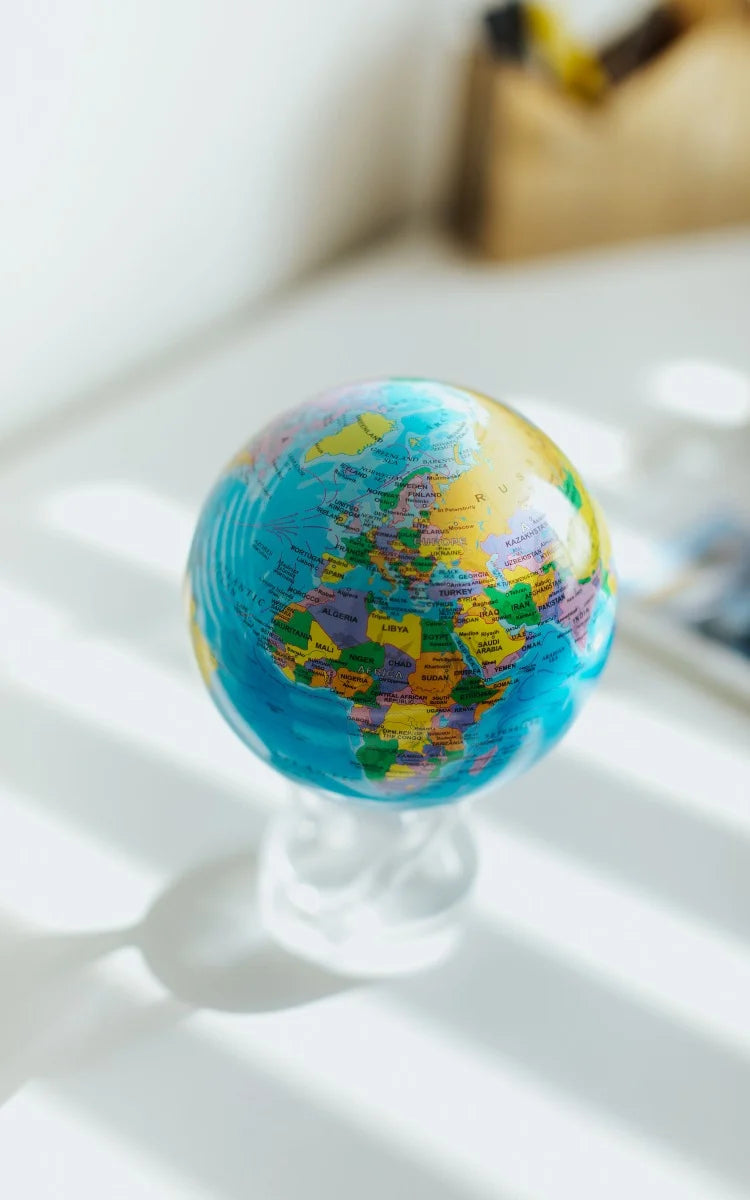 MOVA Globe - Rotierender Globus, angetrieben durch Solarzellen - Erde - Blaue politische Karte