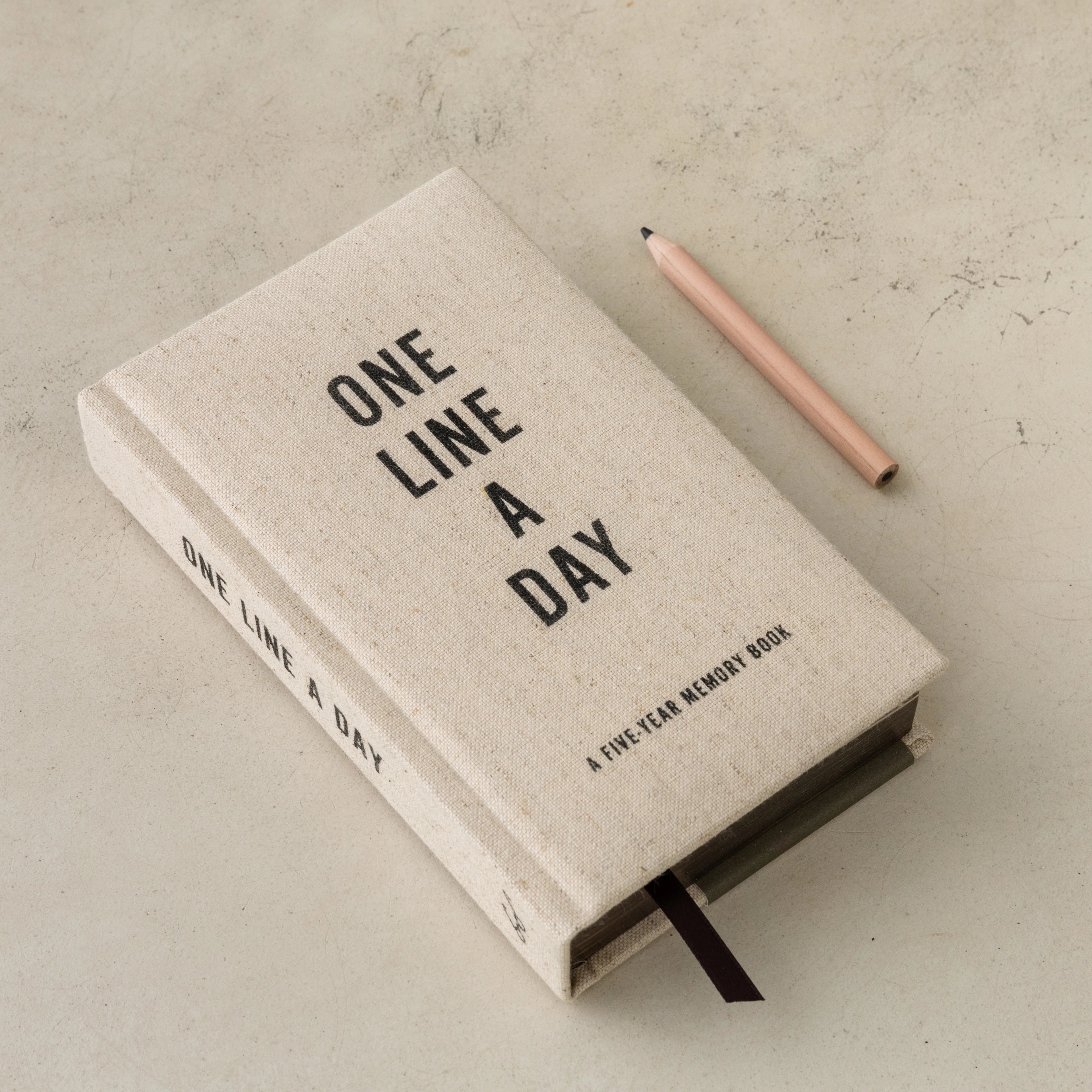 Dagbog - One line a day - Skriv en linje hver dag i fem år - LÆRRED