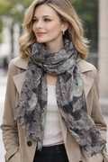 Aperitif Sjaler – Muted Blossom Seidenschal – 100 % Seide – elegantes Blumenmuster