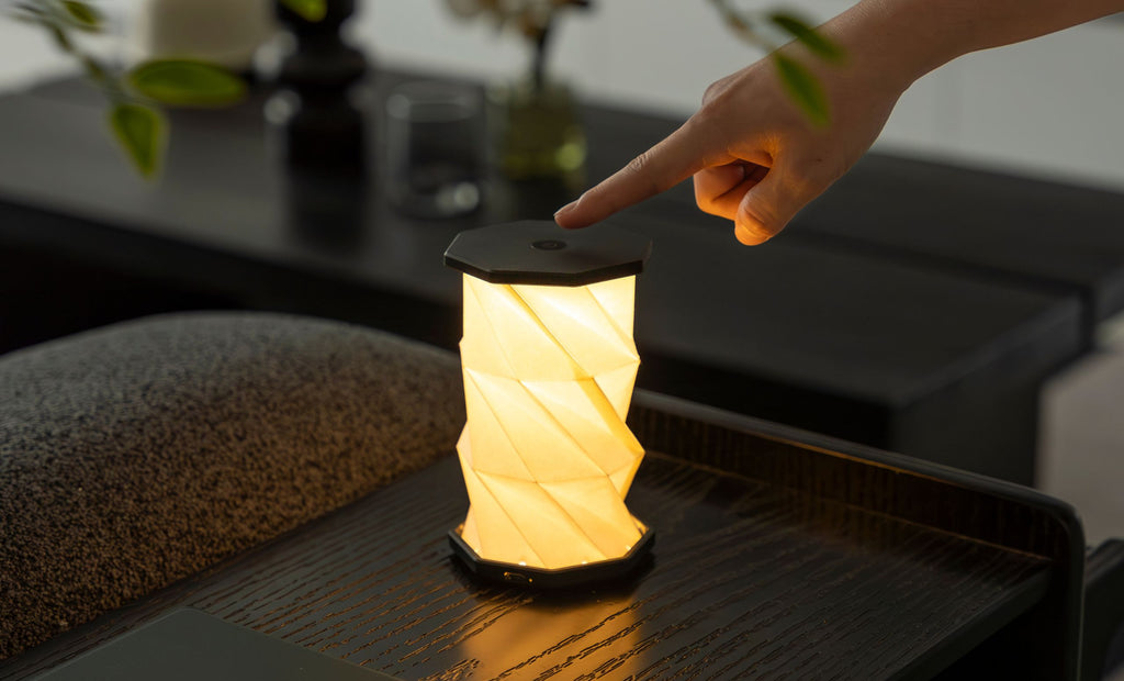 Mini Hexagon Twist Lamp – Elegant LED Design in Solid Wood