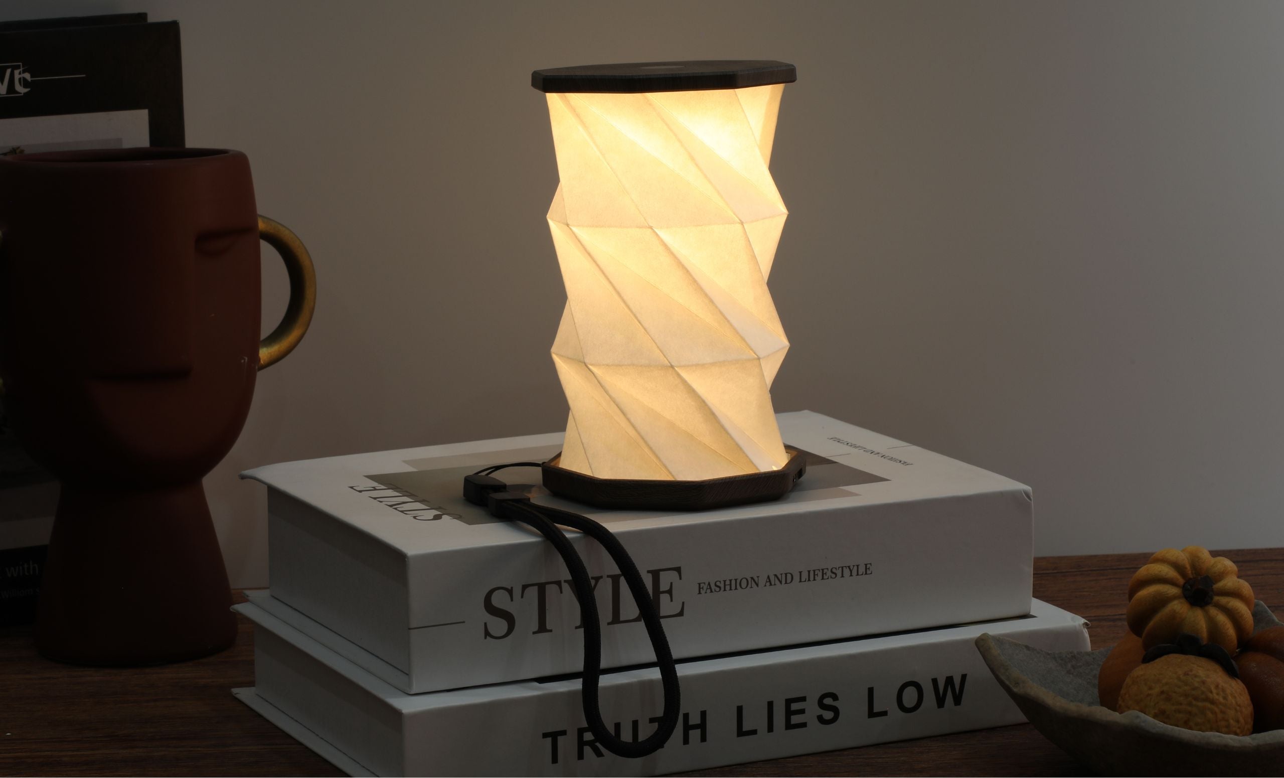 Mini Hexagon Twist Lamp – Elegant LED Design in Solid Wood