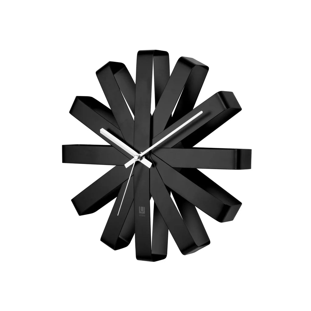 Umbra Ribbon Vægur – Moderne design med et twist