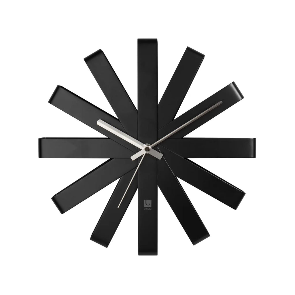 Umbra Ribbon Vægur – Moderne design med et twist