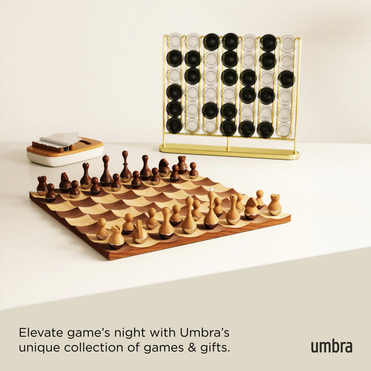 Umbra – Wobble Chess Set – Schachspiel mit Bewegung und Eleganz