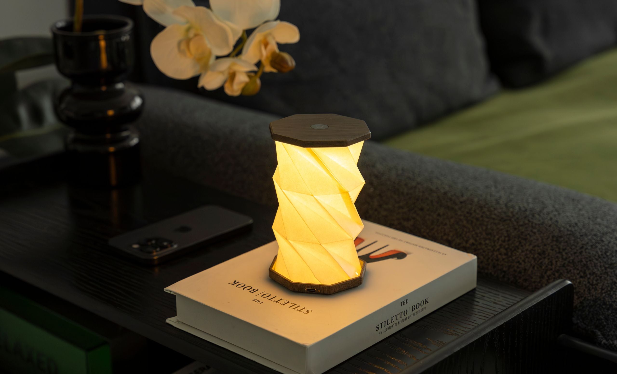 Mini Hexagon Twist Lamp – Elegant LED Design in Solid Wood