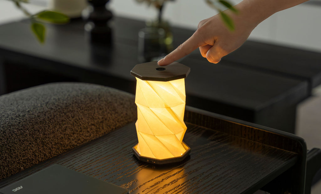 Mini Hexagon Twist Lamp – Elegant LED Design in Solid Wood