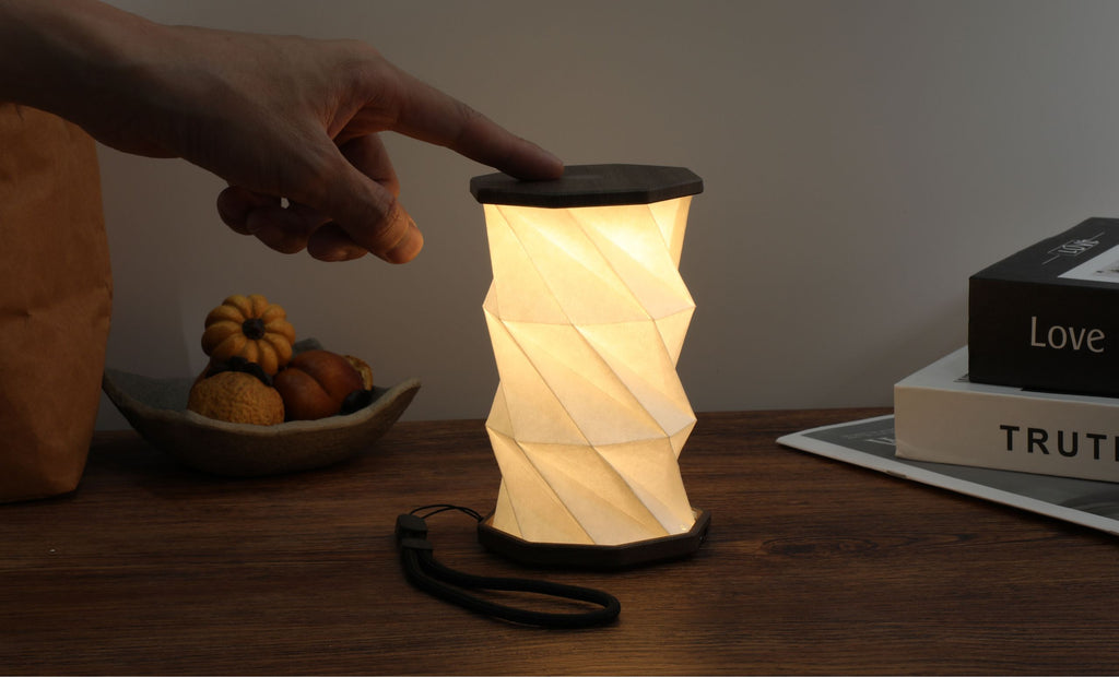 Mini Hexagon Twist Lamp – Elegant LED Design in Solid Wood