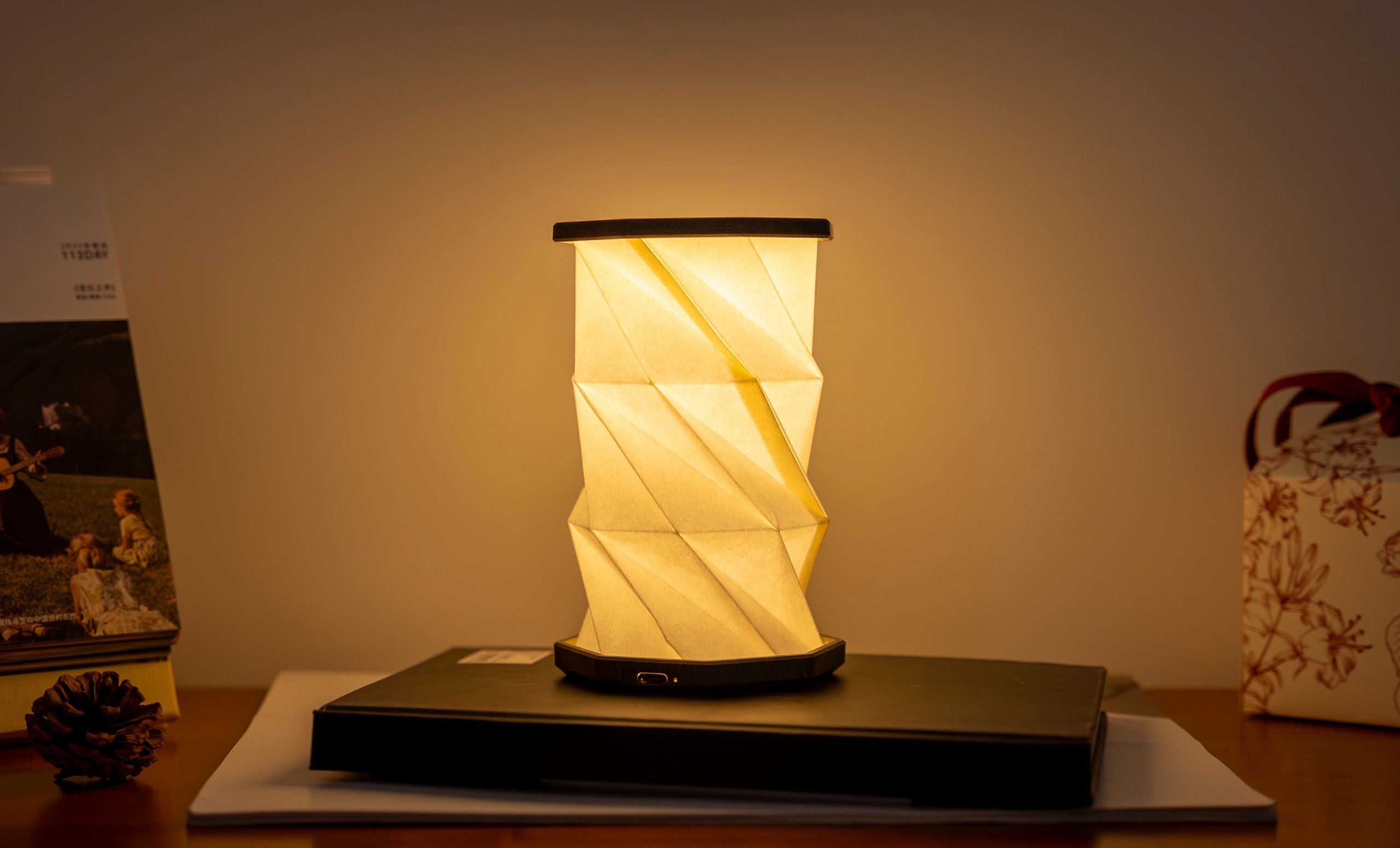 Mini Hexagon Twist Lamp – Elegant LED Design in Solid Wood